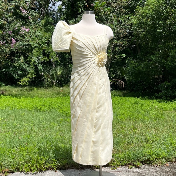 Vintage Structured Wedding Dress